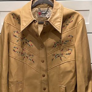 Vintage, Size large, yellow color.